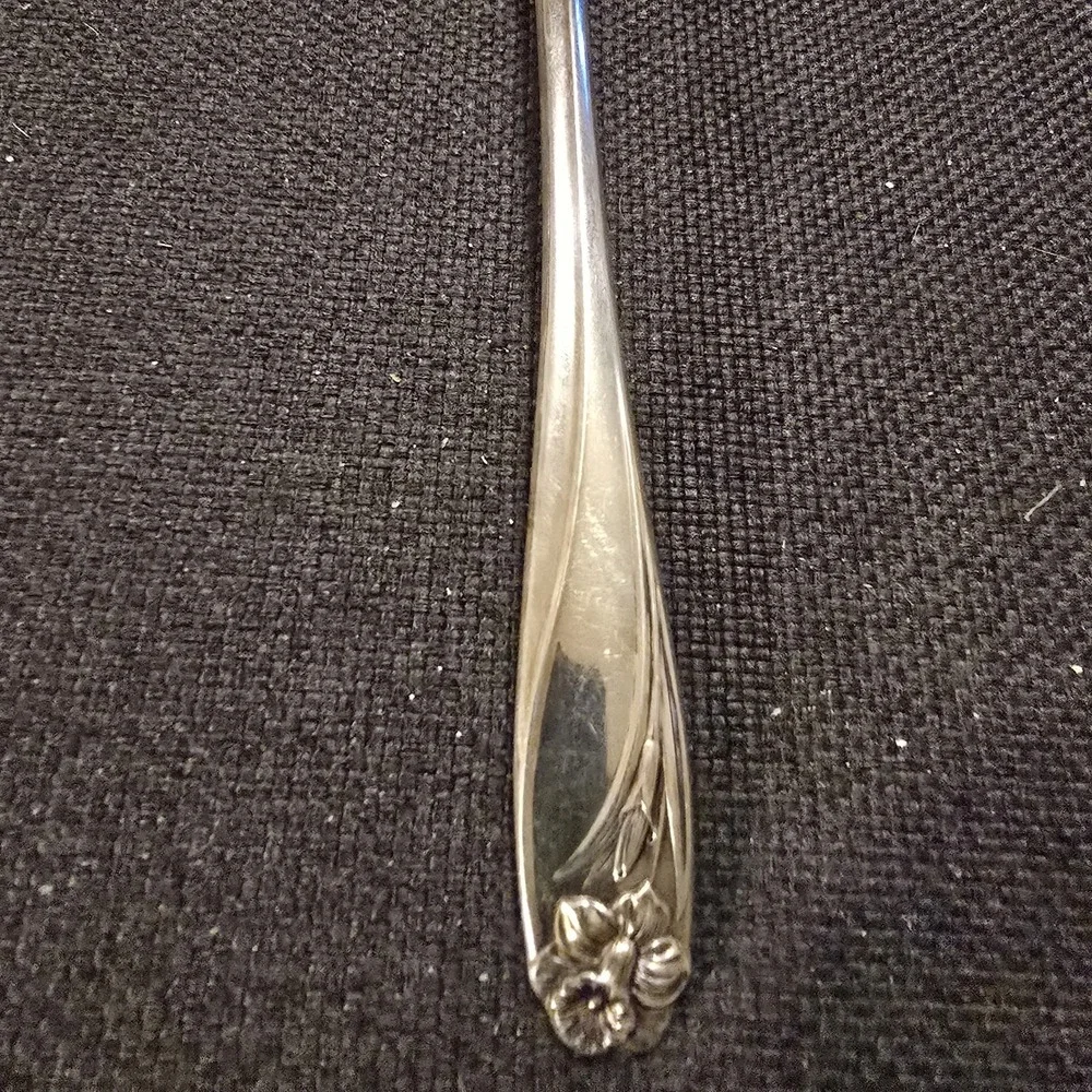 1847 Rogers Bros DAFFODIL Pattern/SET OF 8/ 1950 Silver Plate 7.25